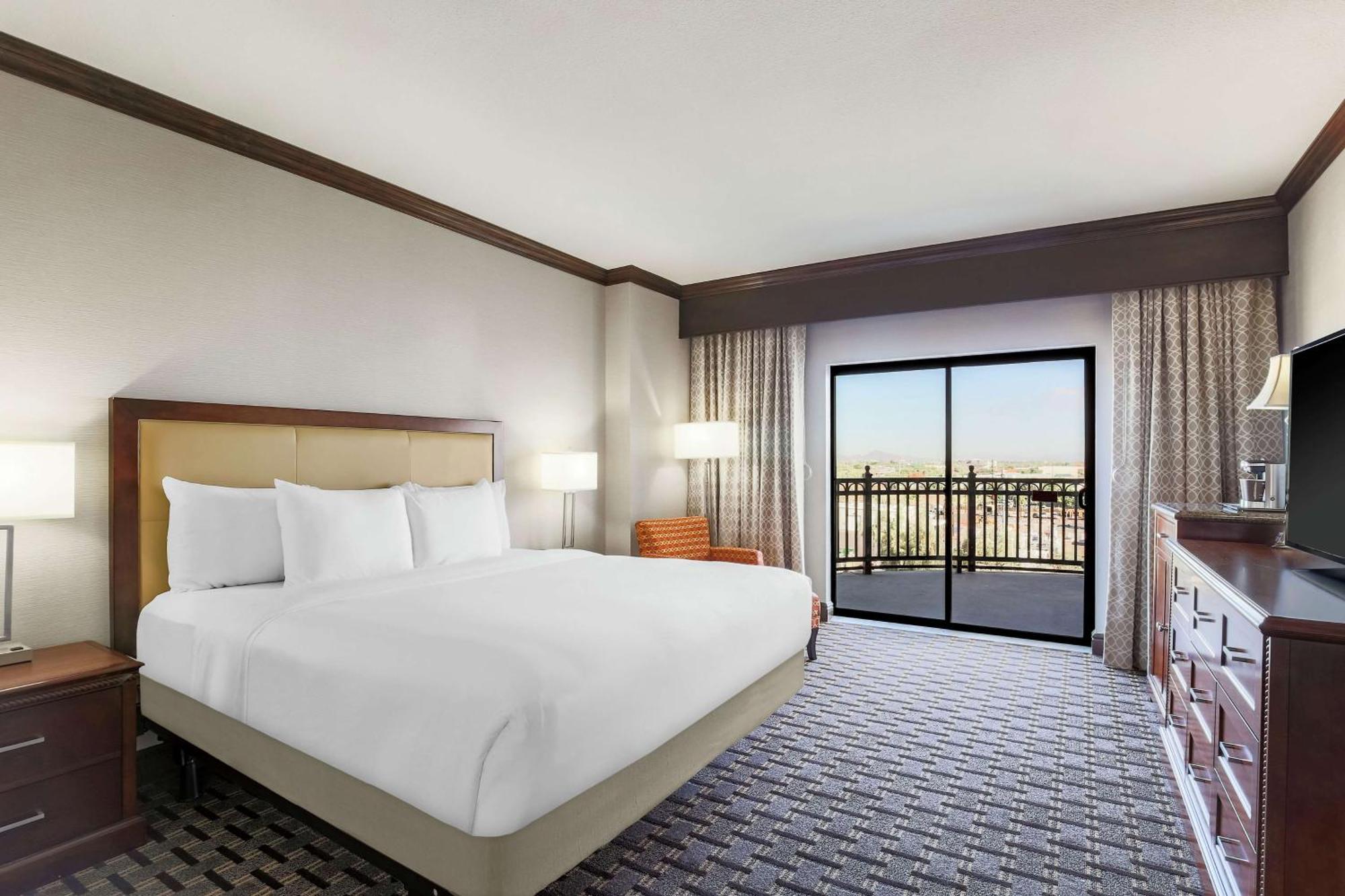 Hilton Phoenix Chandler Exterior photo