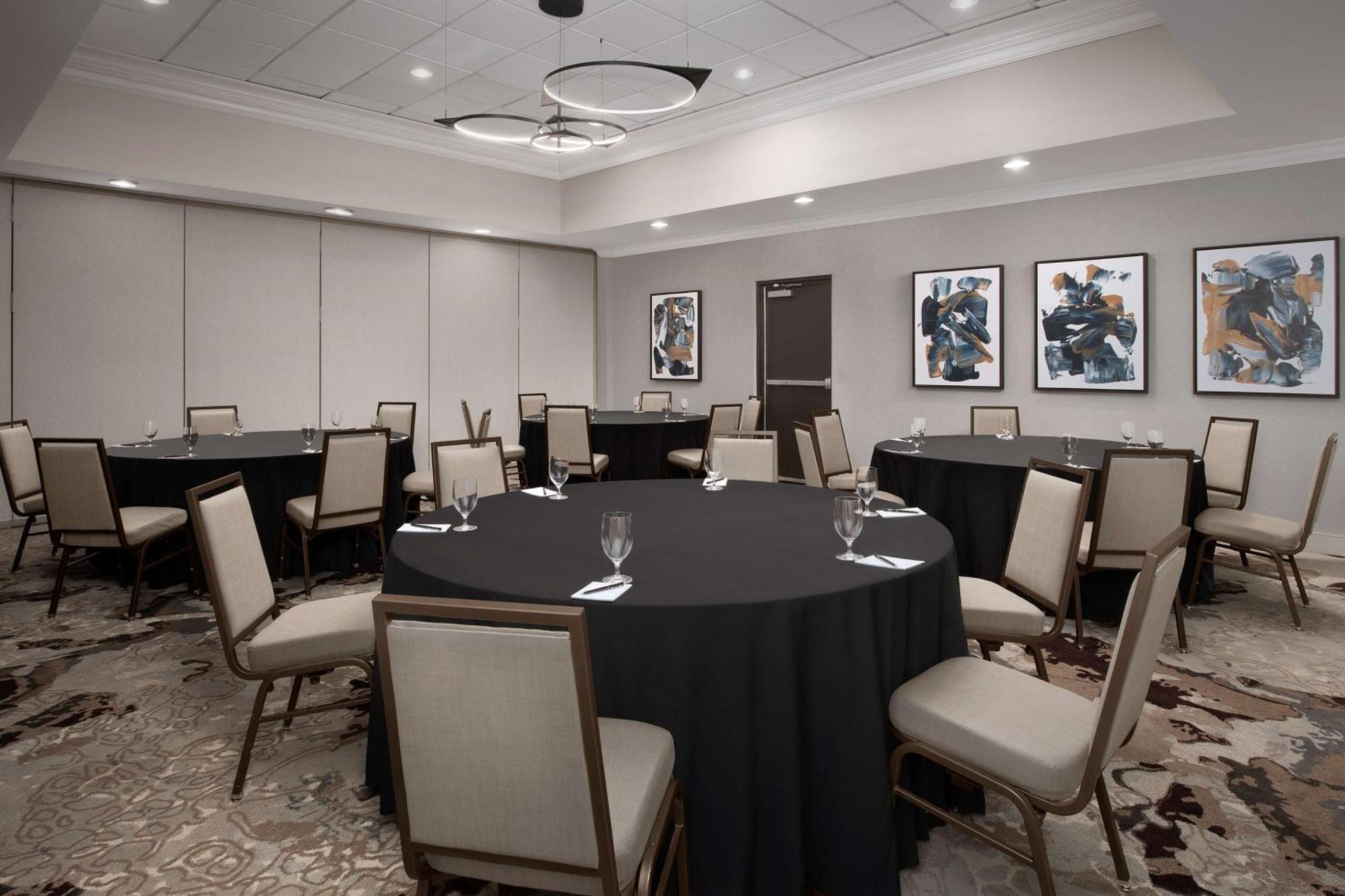Hilton Phoenix Chandler Exterior photo