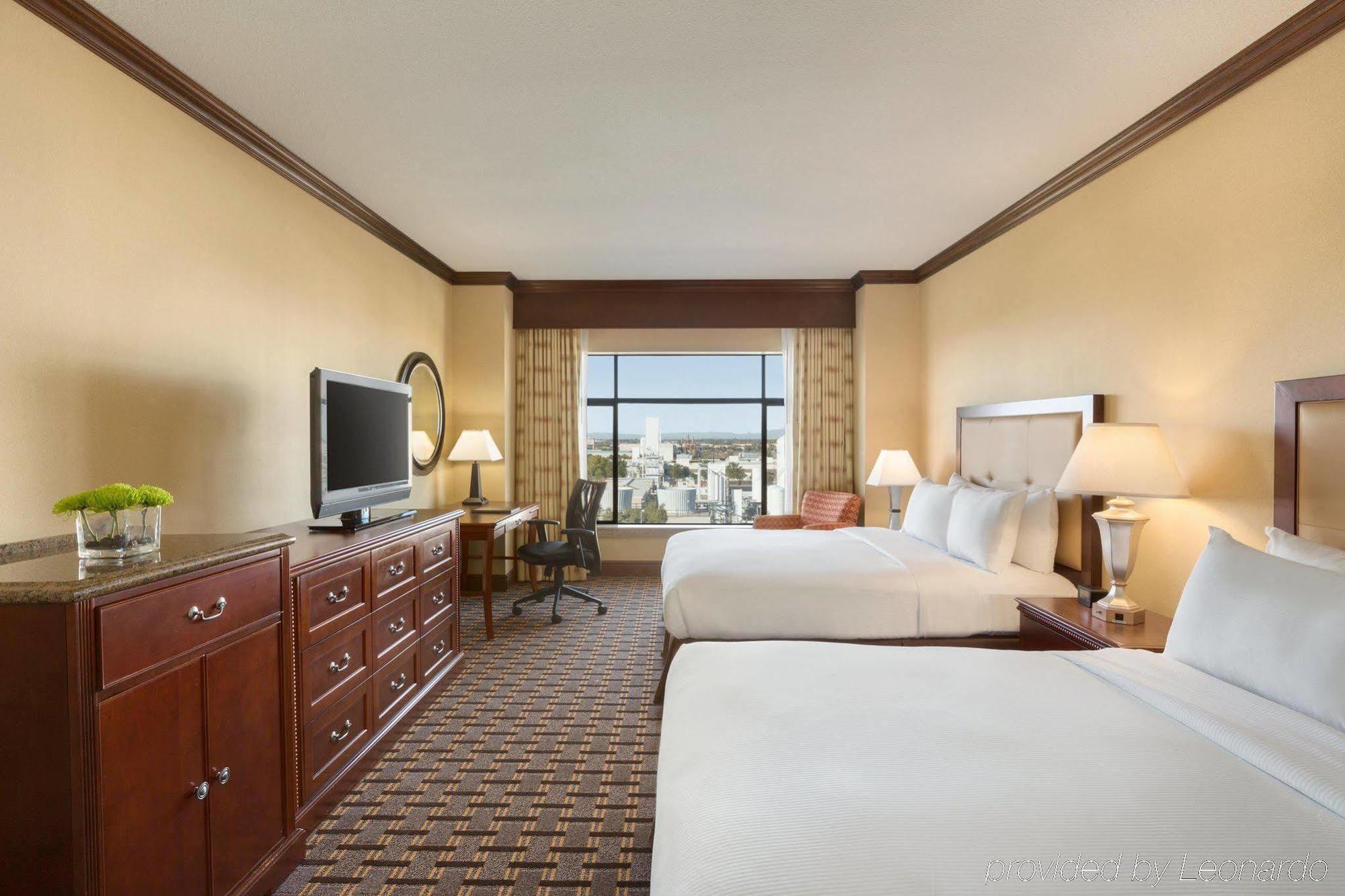Hilton Phoenix Chandler Exterior photo